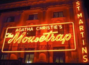 Read more about the article Agatha Christie tiyatro oyunu Mouse Trap – Fare Kapanı